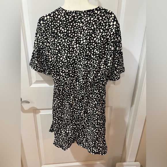 Front tie keyhole romper - Picture 5 of 5